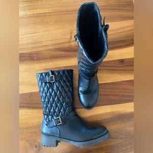 Quilted combat boot